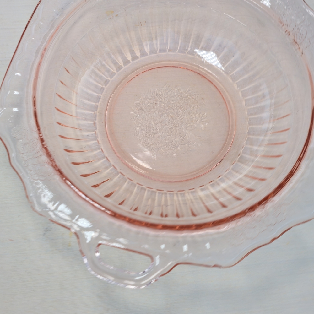 Elegant Glass Serving Bowl - Picture 3 of 6